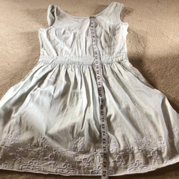 2/30🌻Beautiful soft denim dress embroidered hem Sz M - Picture 3 of 8
